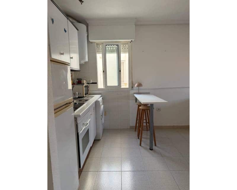 1 quarto Apartamento para arrendar em Torrevieja com piscina - 550 € (Ref: 10135057)
