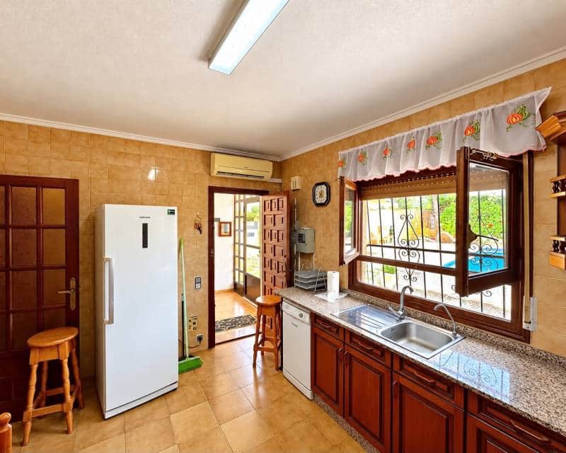 3 bedroom Villa for rent in Ciudad Quesada with pool garage - € 2,100 (Ref: 10135687)