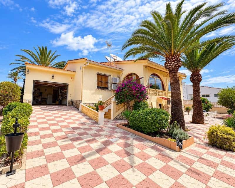 3 bedroom Villa for rent in Ciudad Quesada with pool garage - € 2,100 (Ref: 10135687)