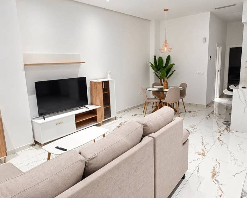 2 soverom Leilighet til leie i Torrevieja - € 1 100 (Ref: 10140118)