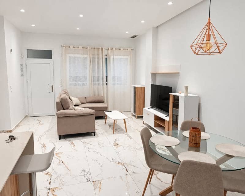 2 soverom Leilighet til leie i Torrevieja - € 1 100 (Ref: 10140118)