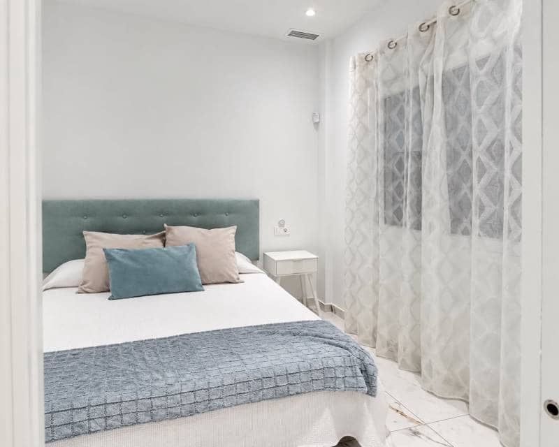 2 soverom Leilighet til leie i Torrevieja - € 1 100 (Ref: 10140118)