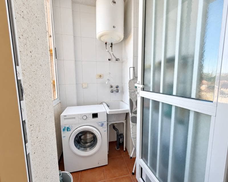 2 soveværelse Lejlighed til leje i Filipinas med swimmingpool garage - € 1.750 (Ref: 10145362)