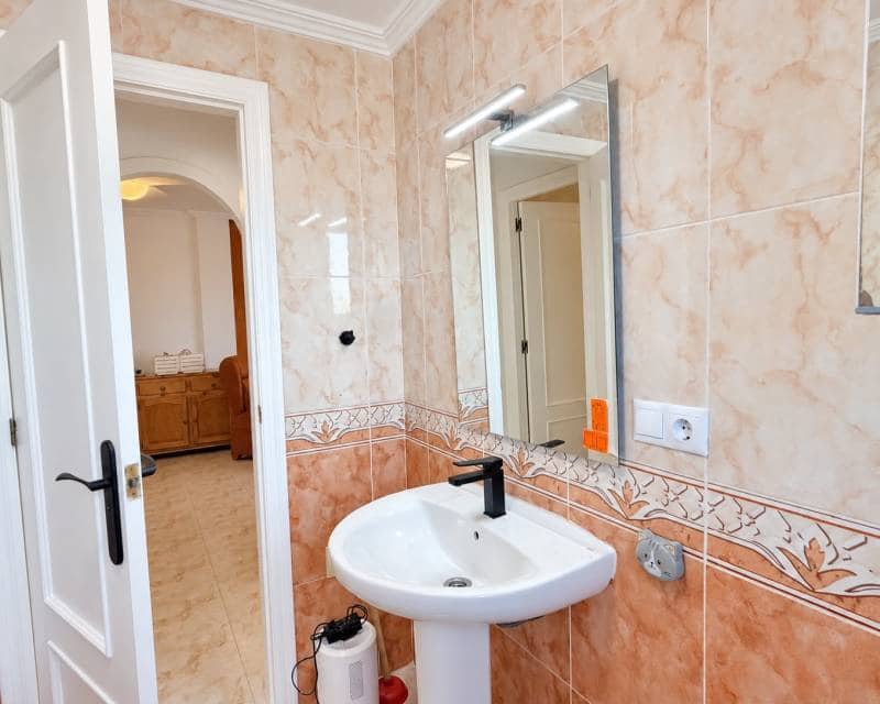 2 soveværelse Lejlighed til leje i Filipinas med swimmingpool garage - € 1.750 (Ref: 10145362)