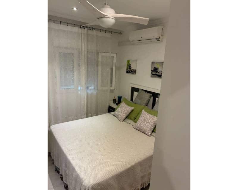 Appartement de 1 chambre à louer à Torrevieja - 750 € (Ref: 10150593)