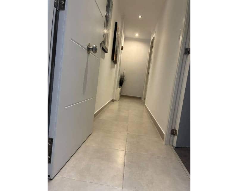 Appartement de 1 chambre à louer à Torrevieja - 750 € (Ref: 10150593)