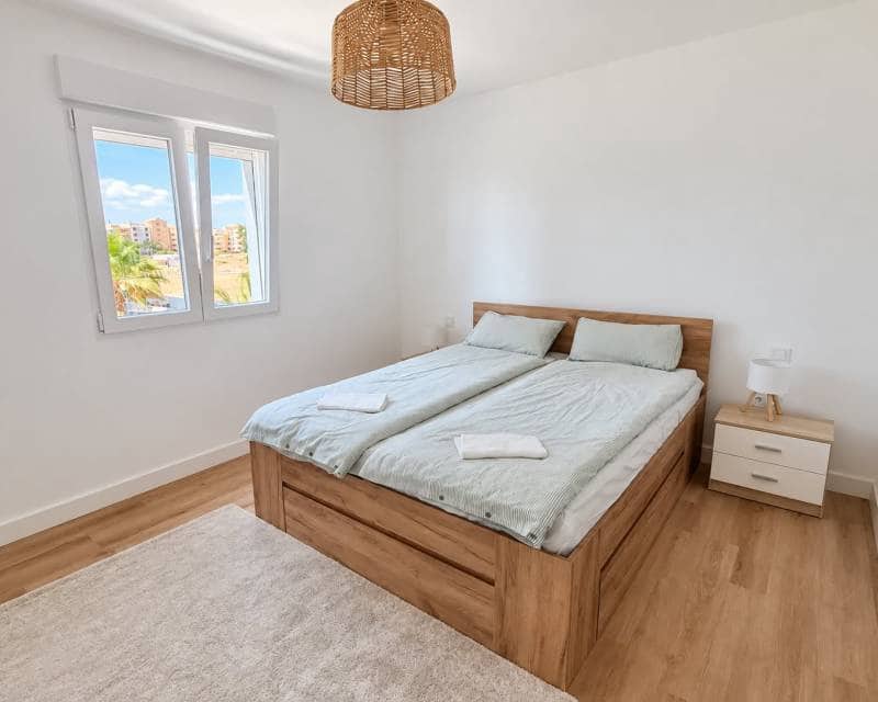 2 soverom Strandleiligheter til leie i Orihuela Costa med svømmebasseng - € 1 000 (Ref: 10154160)