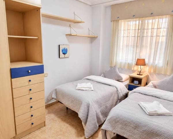 3 makuuhuone Ranta-asunto lomavuokrausta paikassa Playa del Cura, Torrevieja mukana uima-altaan - 800 € (Ref: 10167881)