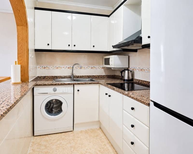 3 sypialnia Apartament przy plaży na kwatery wakacyjne w Torrevieja z basenem - 800 € (Ref: 10167881)