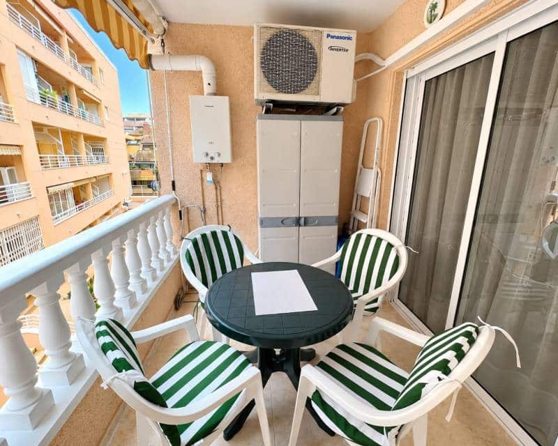3 sypialnia Apartament przy plaży na kwatery wakacyjne w Torrevieja z basenem - 800 € (Ref: 10167881)