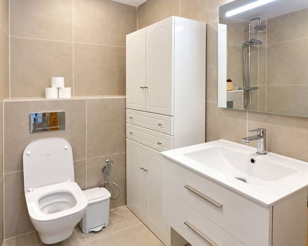 3 makuuhuone Ranta-asunto lomavuokrausta paikassa Playa del Cura, Torrevieja mukana uima-altaan - 800 € (Ref: 10167881)