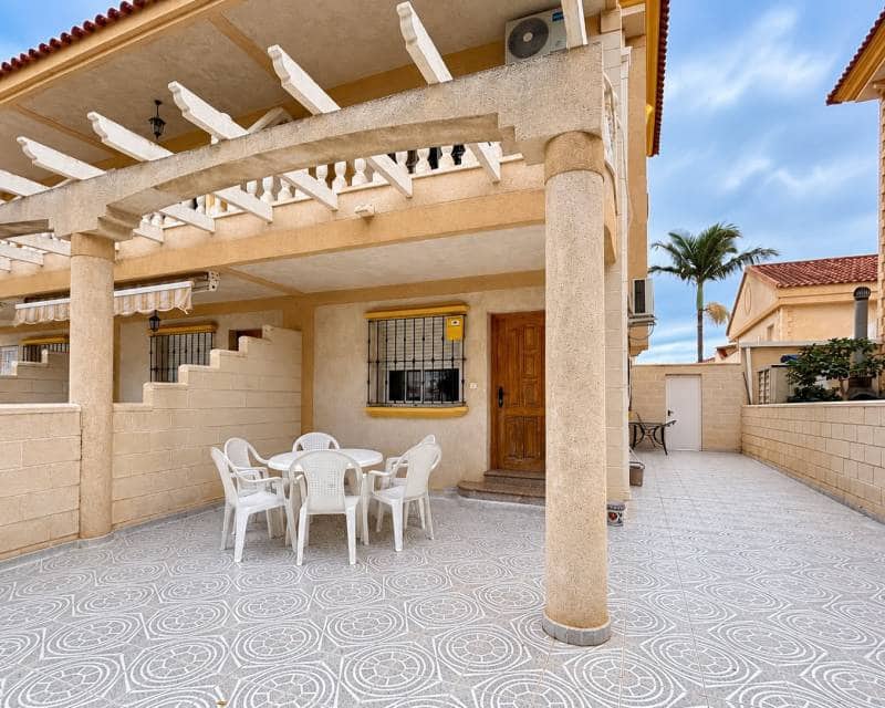 4 soverom Villa til salgs i Pilar de la Horadada med svømmebasseng garasje - € 1 400 (Ref: 10172416)