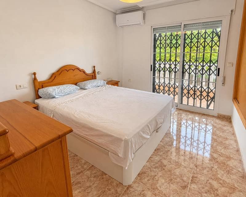 4 soverom Villa til salgs i Pilar de la Horadada med svømmebasseng garasje - € 1 400 (Ref: 10172416)