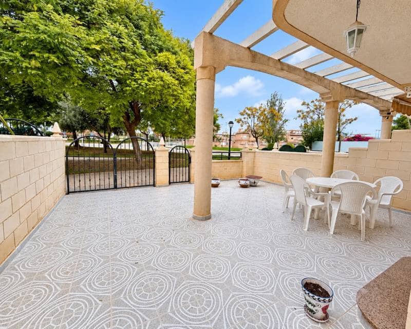 4 soverom Villa til salgs i Pilar de la Horadada med svømmebasseng garasje - € 1 400 (Ref: 10172416)