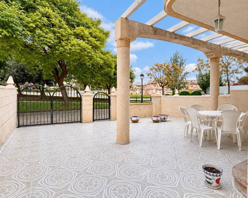 4 soverom Villa til salgs i Pilar de la Horadada med svømmebasseng garasje - € 1 400 (Ref: 10172416)