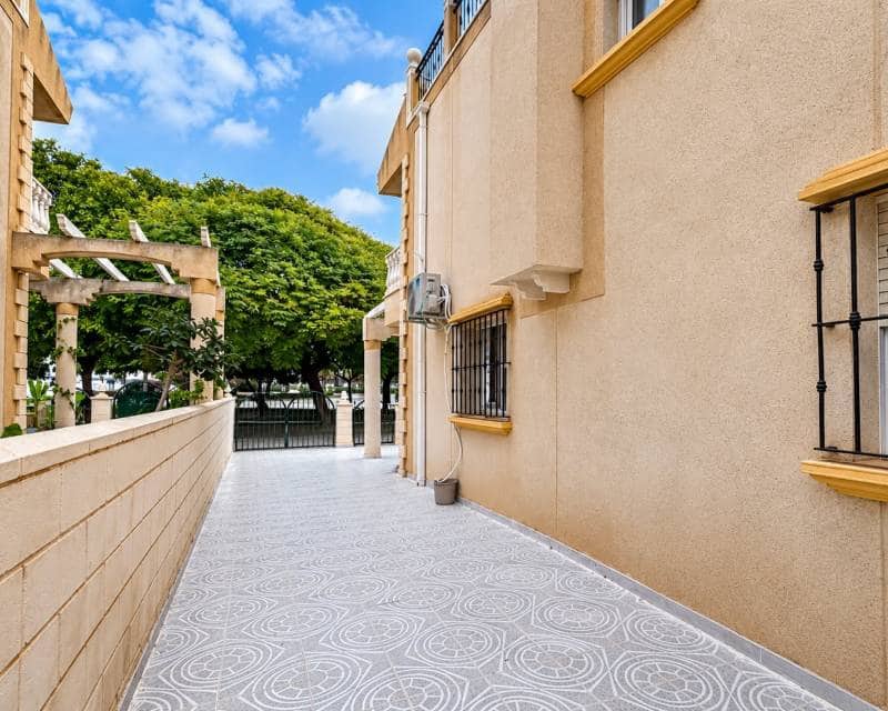 4 soverom Villa til salgs i Pilar de la Horadada med svømmebasseng garasje - € 1 400 (Ref: 10172416)