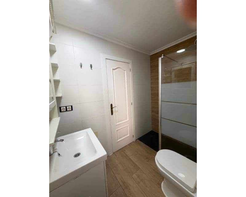 2 soverom Penthouse til leie i Torrevieja - € 900 (Ref: 10172810)