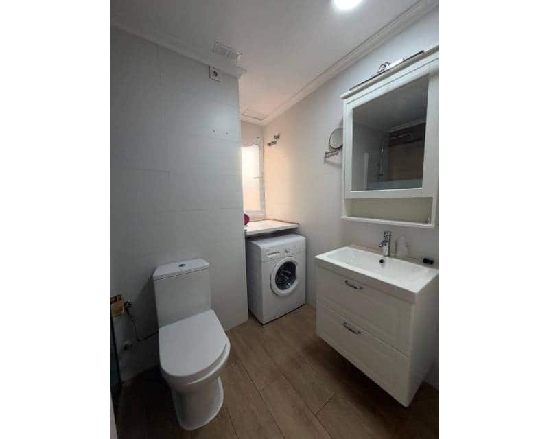 2 soverom Penthouse til leie i Torrevieja - € 900 (Ref: 10172810)