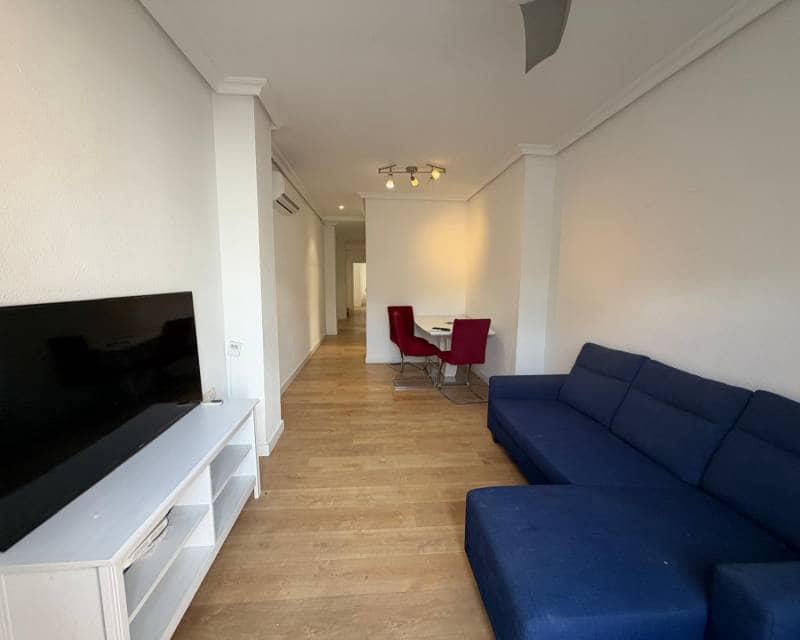 2 soverom Penthouse til leie i Torrevieja - € 900 (Ref: 10172810)