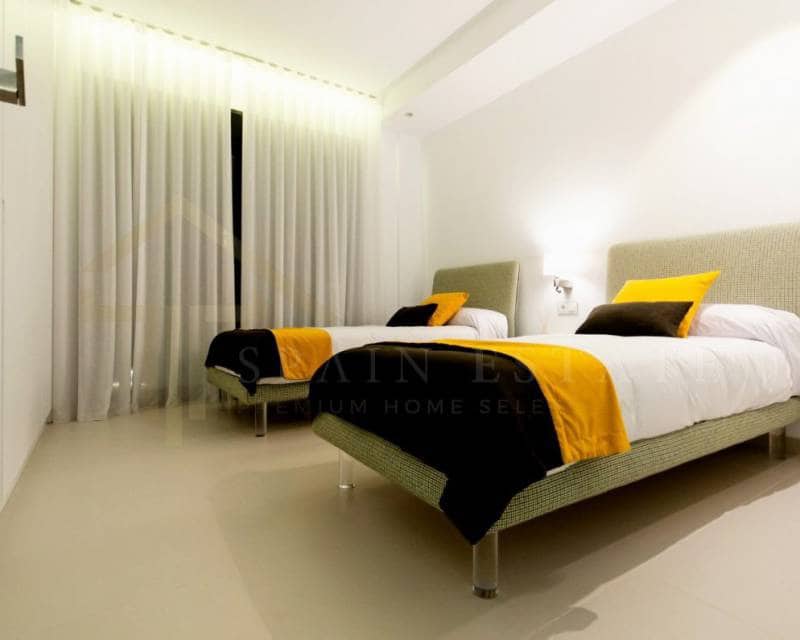 4 slaapkamer Villa te koop in Campoamor met zwembad - € 1.050.000 (Ref: 4567207)