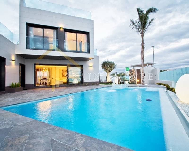3 soveværelse Villa til salg i Campoamor med swimmingpool - € 1.050.000 (Ref: 4890008)
