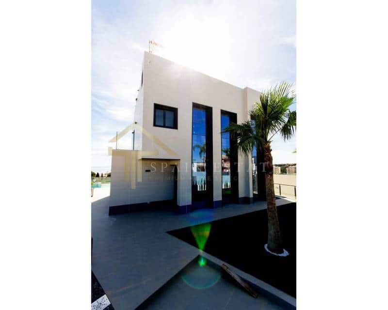 3 soveværelse Villa til salg i Campoamor med swimmingpool - € 1.050.000 (Ref: 4890008)