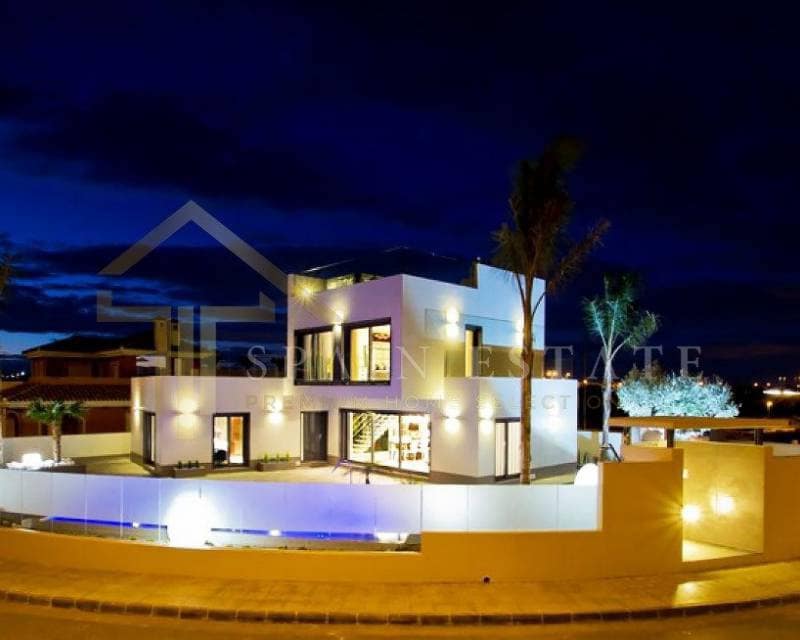 3 soveværelse Villa til salg i Campoamor med swimmingpool - € 1.050.000 (Ref: 4890008)