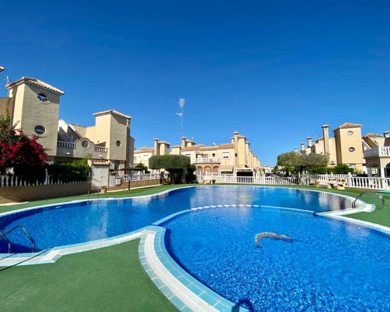 Chalet de 4 habitaciones en Playa Flamenca en alquiler con piscina garaje - 1.650 € (Ref: 5535429)