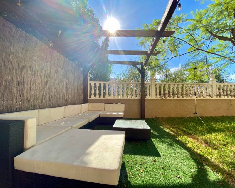 Chalet de 4 habitaciones en Playa Flamenca en alquiler con piscina garaje - 1.650 € (Ref: 5535429)