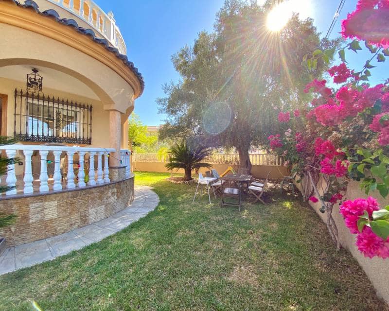 Chalet de 4 habitaciones en Playa Flamenca en alquiler con piscina garaje - 1.650 € (Ref: 5535429)