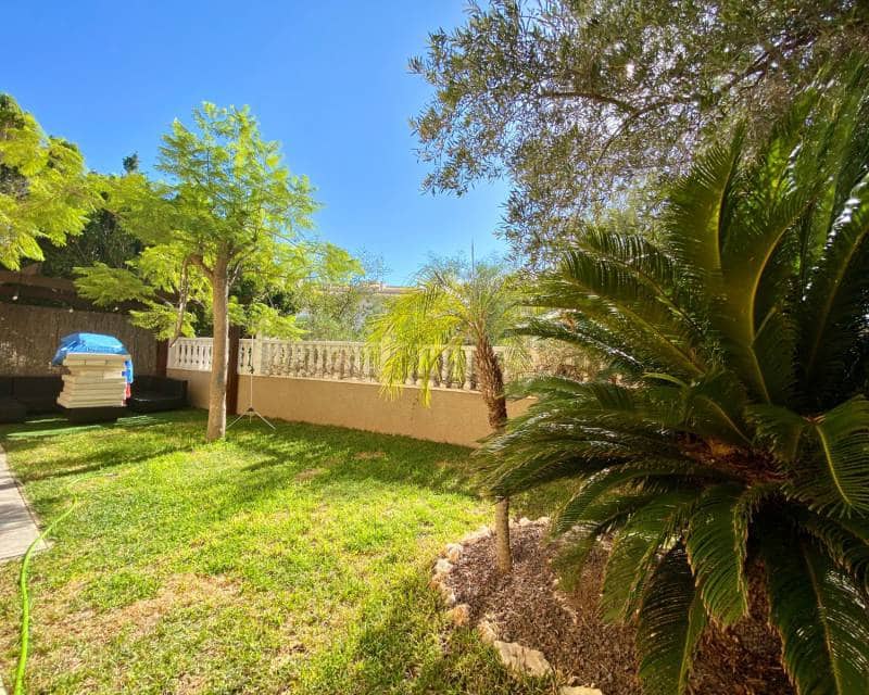 Chalet de 4 habitaciones en Playa Flamenca en alquiler con piscina garaje - 1.650 € (Ref: 5535429)