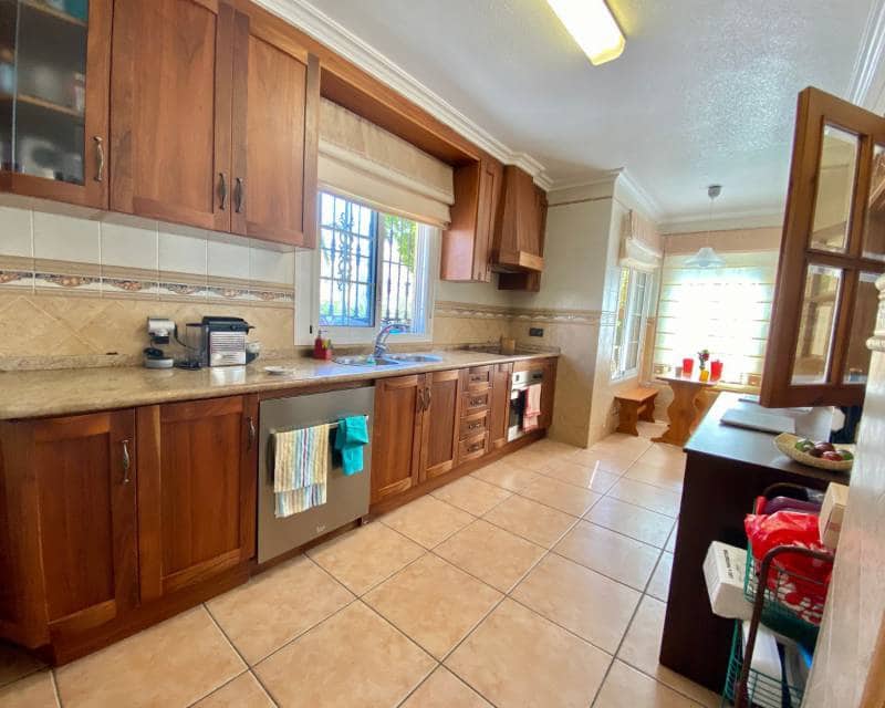 Chalet de 4 habitaciones en Playa Flamenca en alquiler con piscina garaje - 1.650 € (Ref: 5535429)