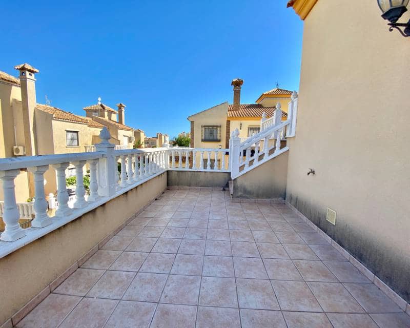 Chalet de 4 habitaciones en Playa Flamenca en alquiler con piscina garaje - 1.650 € (Ref: 5535429)