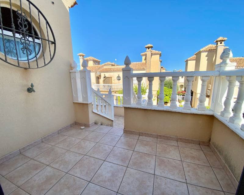 Chalet de 4 habitaciones en Playa Flamenca en alquiler con piscina garaje - 1.650 € (Ref: 5535429)