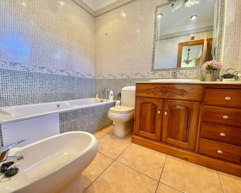 Chalet de 4 habitaciones en Playa Flamenca en alquiler con piscina garaje - 1.650 € (Ref: 5535429)