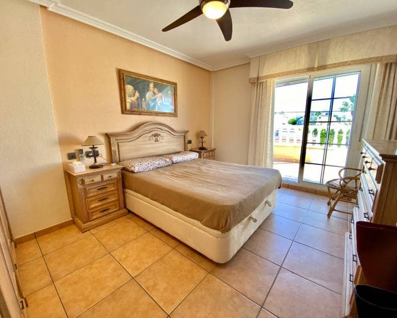 Chalet de 4 habitaciones en Playa Flamenca en alquiler con piscina garaje - 1.650 € (Ref: 5535429)