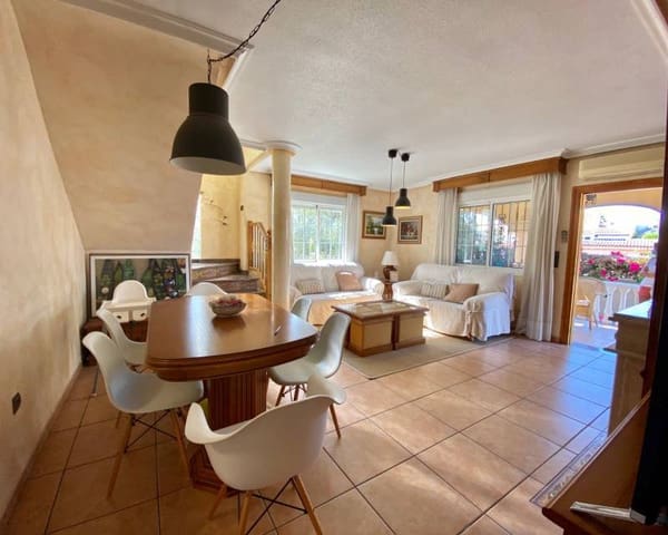 Chalet de 4 habitaciones en Playa Flamenca, Orihuela en alquiler con piscina garaje - 1.650 € (Ref: 5535429)