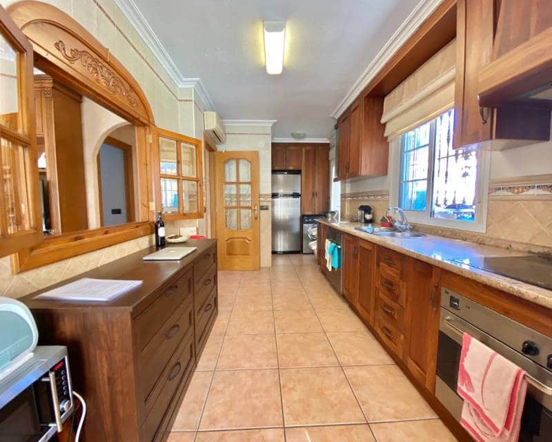 Chalet de 4 habitaciones en Playa Flamenca en alquiler con piscina garaje - 1.650 € (Ref: 5535429)