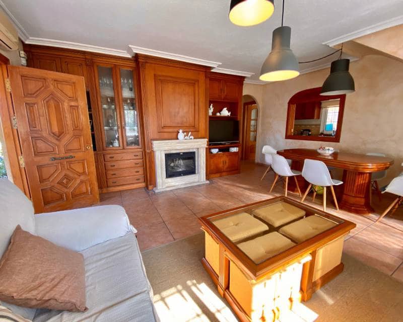 Chalet de 4 habitaciones en Playa Flamenca en alquiler con piscina garaje - 1.650 € (Ref: 5535429)