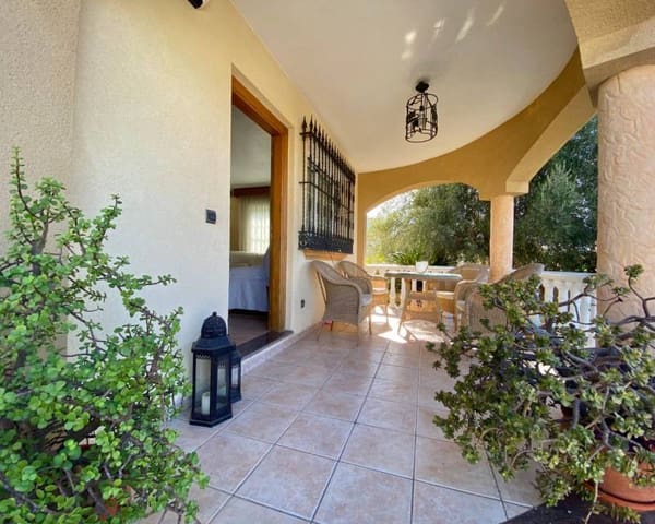 Chalet de 4 habitaciones en Playa Flamenca, Orihuela en alquiler con piscina garaje - 1.650 € (Ref: 5535429)