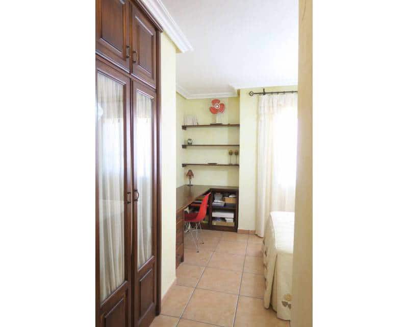 Chalet de 4 habitaciones en Playa Flamenca en alquiler con piscina garaje - 1.650 € (Ref: 5535429)