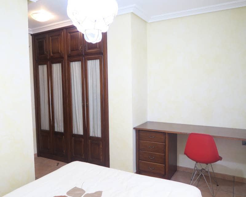 Chalet de 4 habitaciones en Playa Flamenca en alquiler con piscina garaje - 1.650 € (Ref: 5535429)