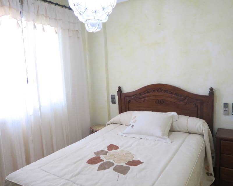 Chalet de 4 habitaciones en Playa Flamenca en alquiler con piscina garaje - 1.650 € (Ref: 5535429)