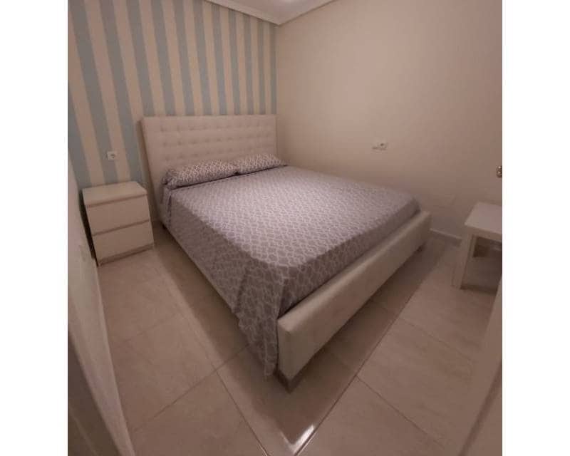 3 soveværelse Lejlighed til leje i Torrevieja - € 1.000 (Ref: 6299188)