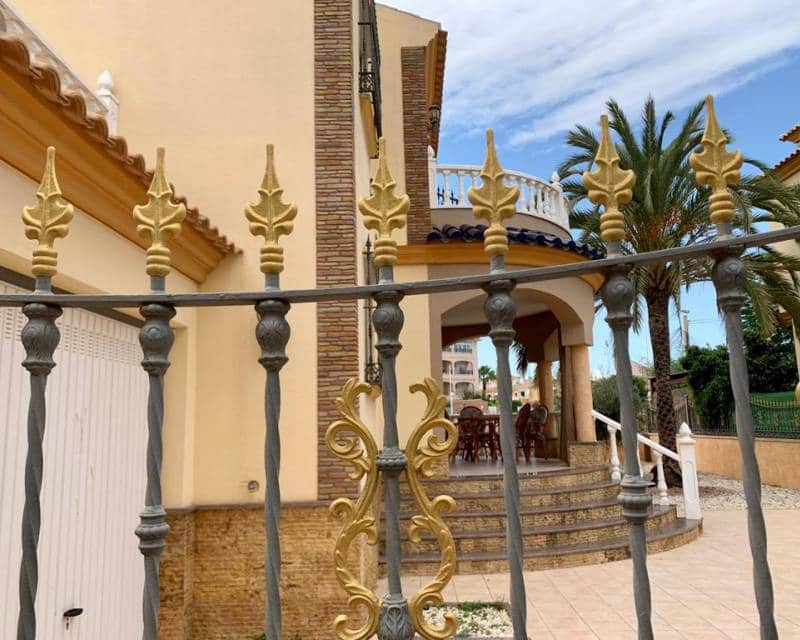 4 soveværelse Villa til leje i Playa Flamenca med swimmingpool garage - € 1.650 (Ref: 6322934)