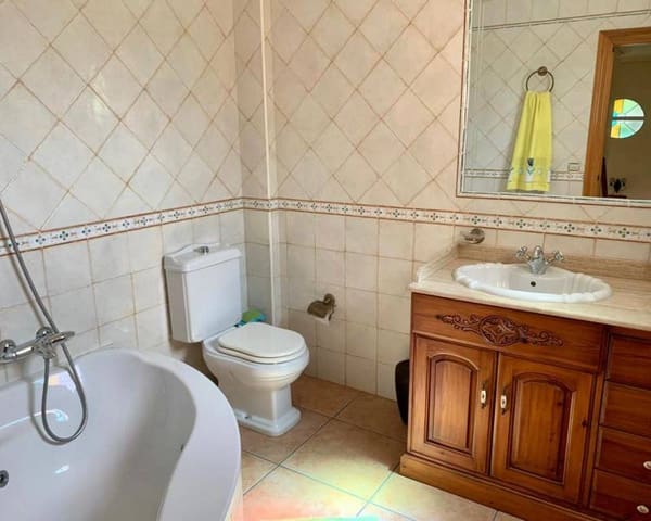 Chalet de 4 habitaciones en Playa Flamenca, Orihuela en alquiler con piscina garaje - 1.650 € (Ref: 6322934)