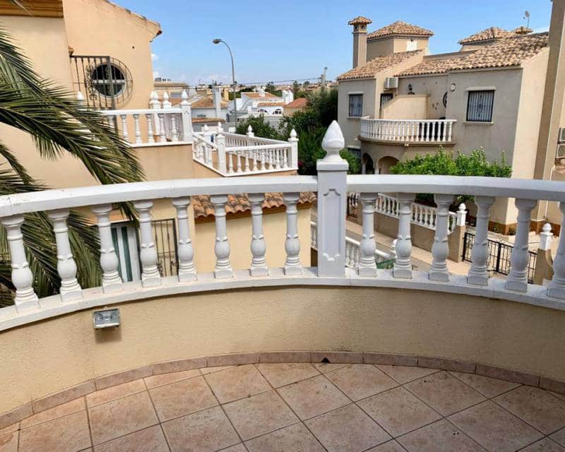 4 soveværelse Villa til leje i Playa Flamenca med swimmingpool garage - € 1.650 (Ref: 6322934)