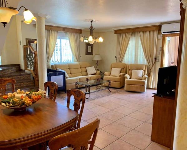 Chalet de 4 habitaciones en Playa Flamenca, Orihuela en alquiler con piscina garaje - 1.650 € (Ref: 6322934)