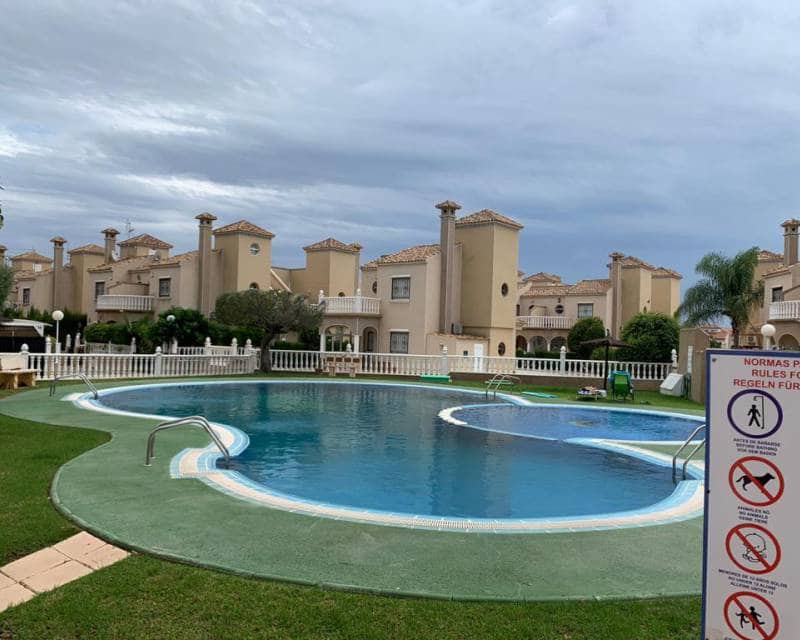 4 soveværelse Villa til leje i Playa Flamenca med swimmingpool garage - € 1.650 (Ref: 6322934)