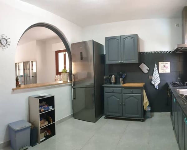 6 bedroom Villa for sale in Las Filipinas with pool - € 450,000 (Ref: 6332858)